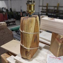Flame – Lampada Artigianale in Teak con Lampadina Dream | Pezzo Unico