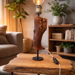 Lampada da Tavolo in Legno di Pero – Pezzo Unico Artigianale. Lampada "LUCE"