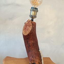 Lampada da Tavolo in Legno di Pero – Pezzo Unico Artigianale. Lampada "LUCE"