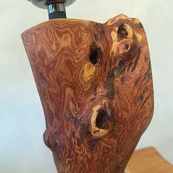 Lampada da Tavolo in Legno di Pero – Pezzo Unico Artigianale. Lampada "LUCE"