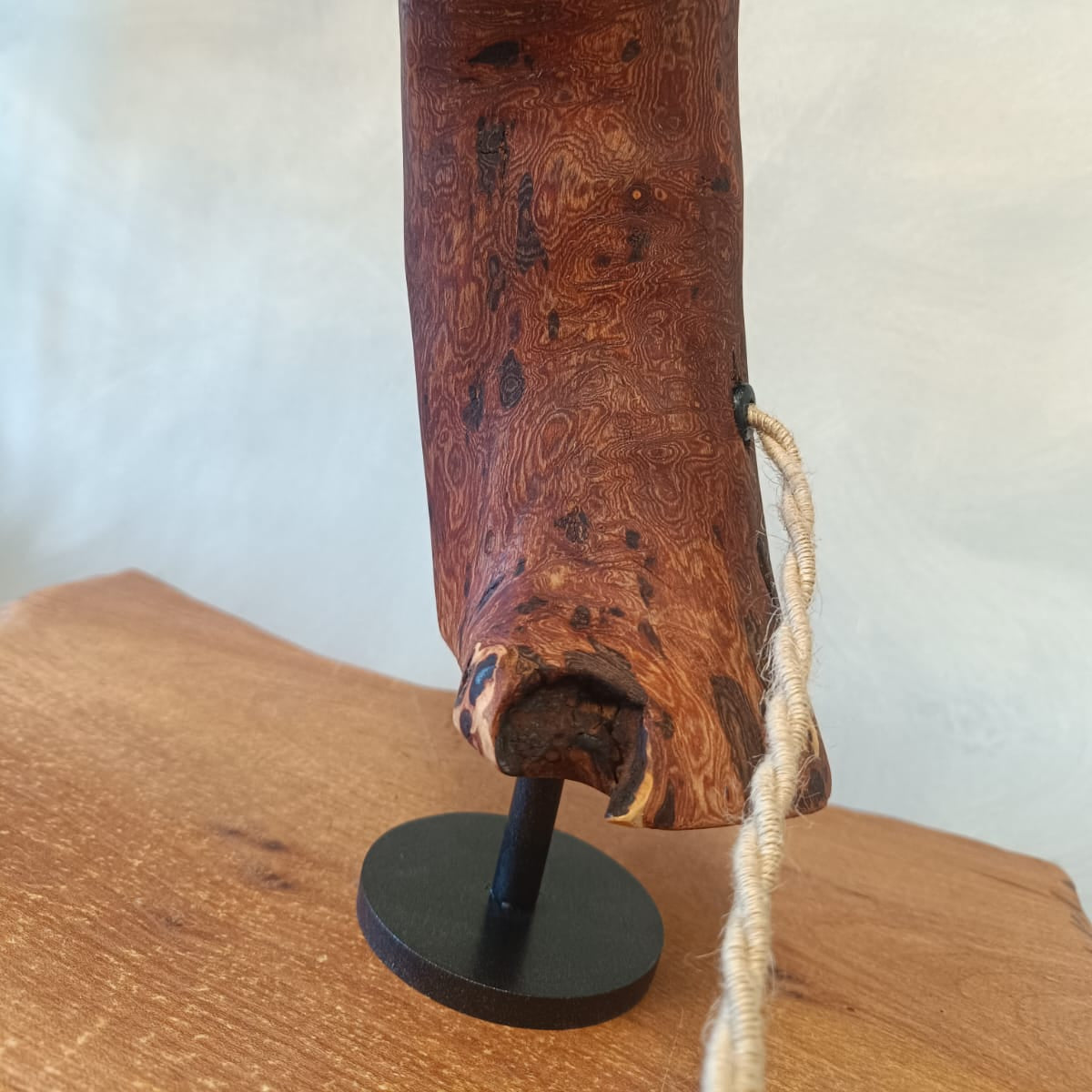 Totem - Lampada in Legno di Pero – Pezzo Unico Artigianale Made in Italy